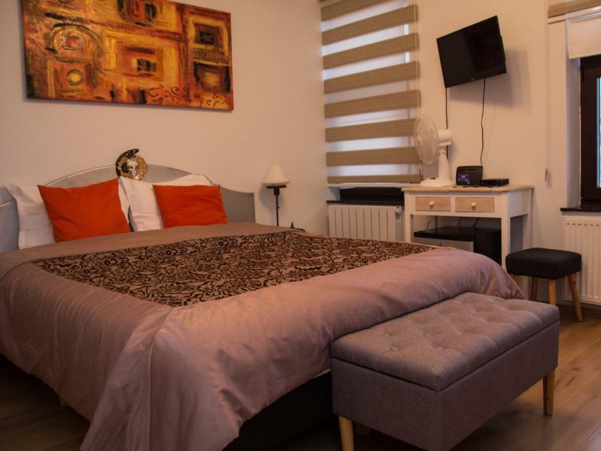 Au Manoir Des Vallees Maffe Εξωτερικό φωτογραφία
